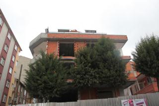 KARAGÜMRÜK APARTMANI